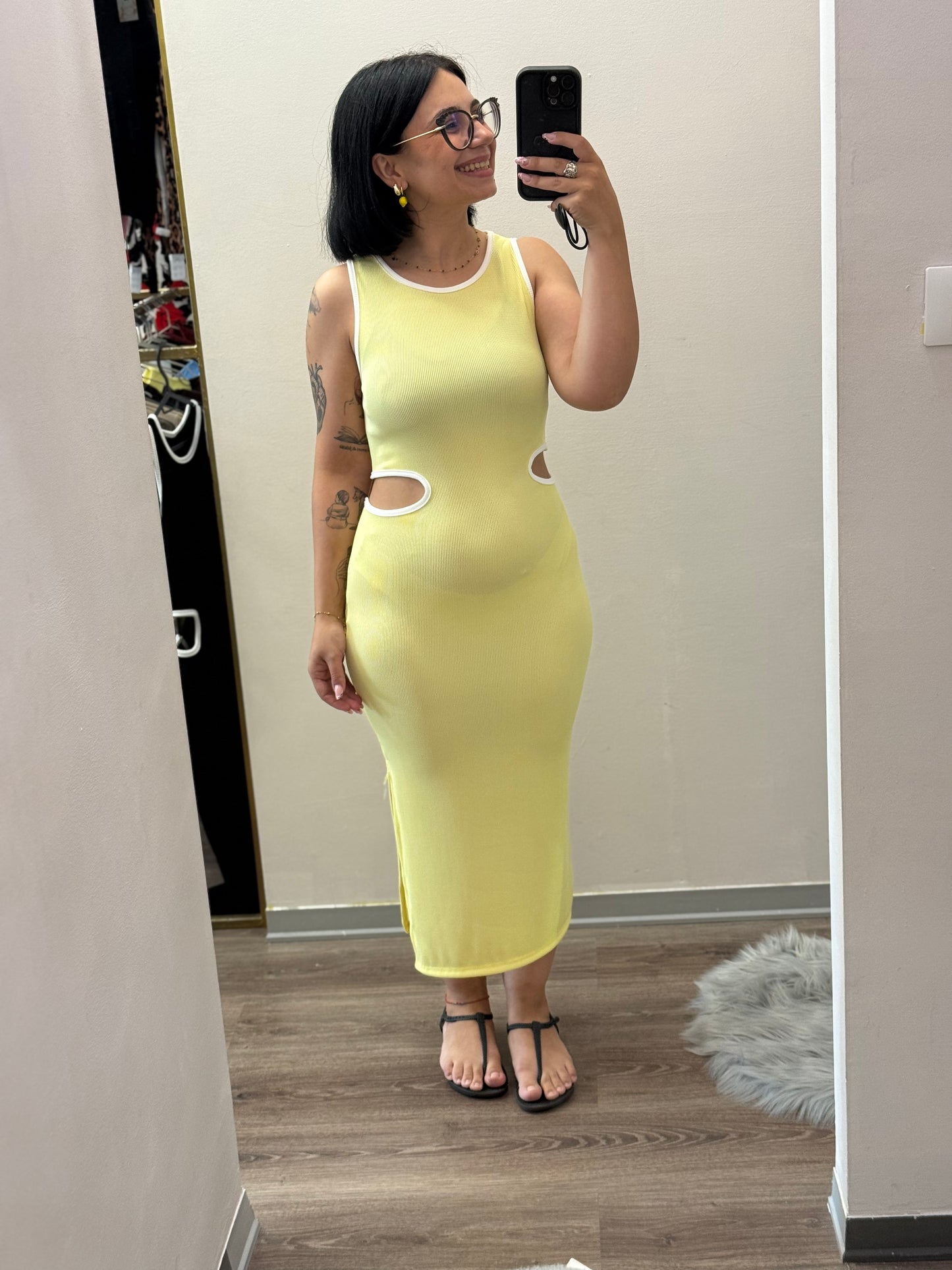 Abito a costine con scollo dietro