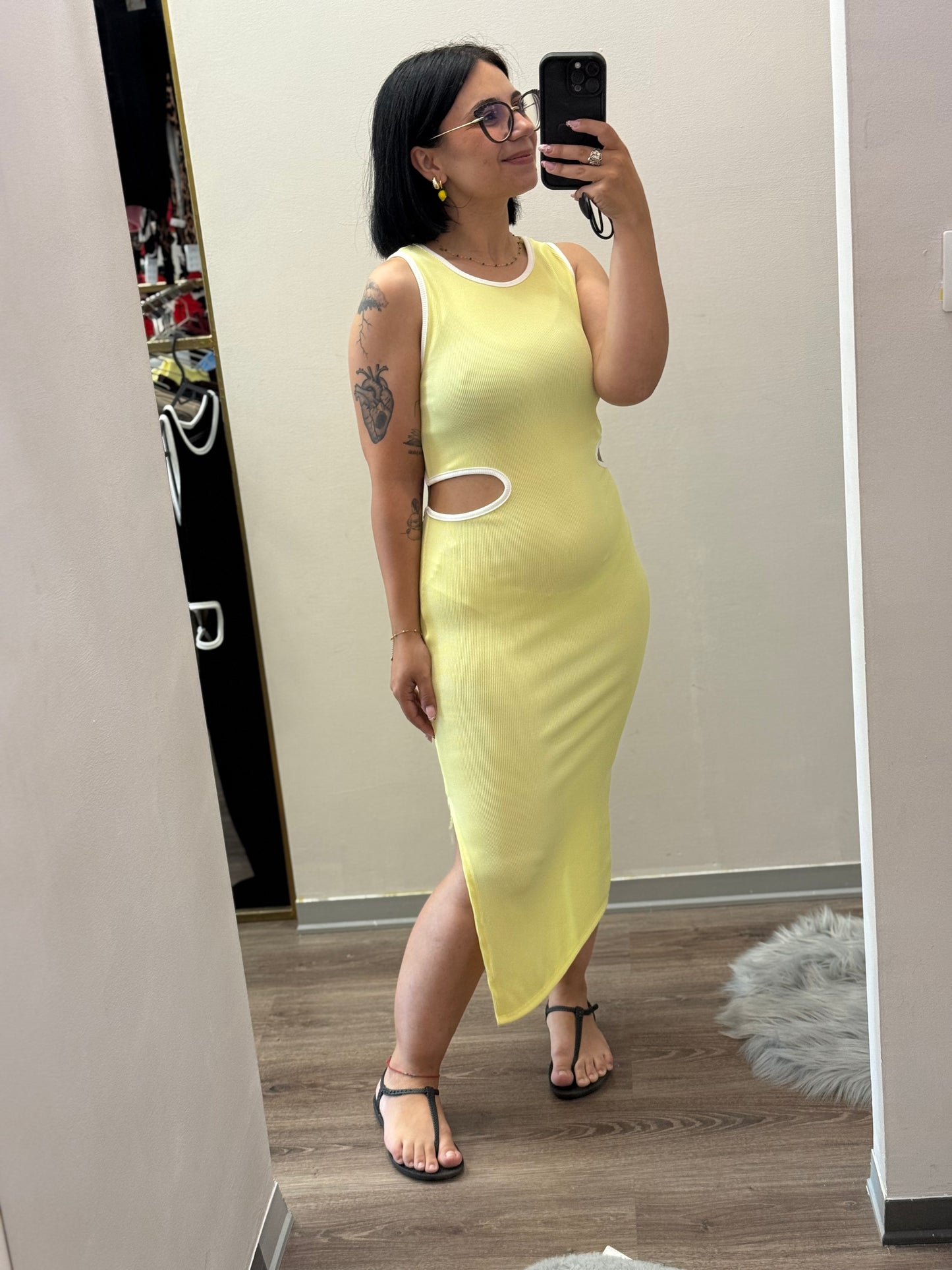 Abito a costine con scollo dietro