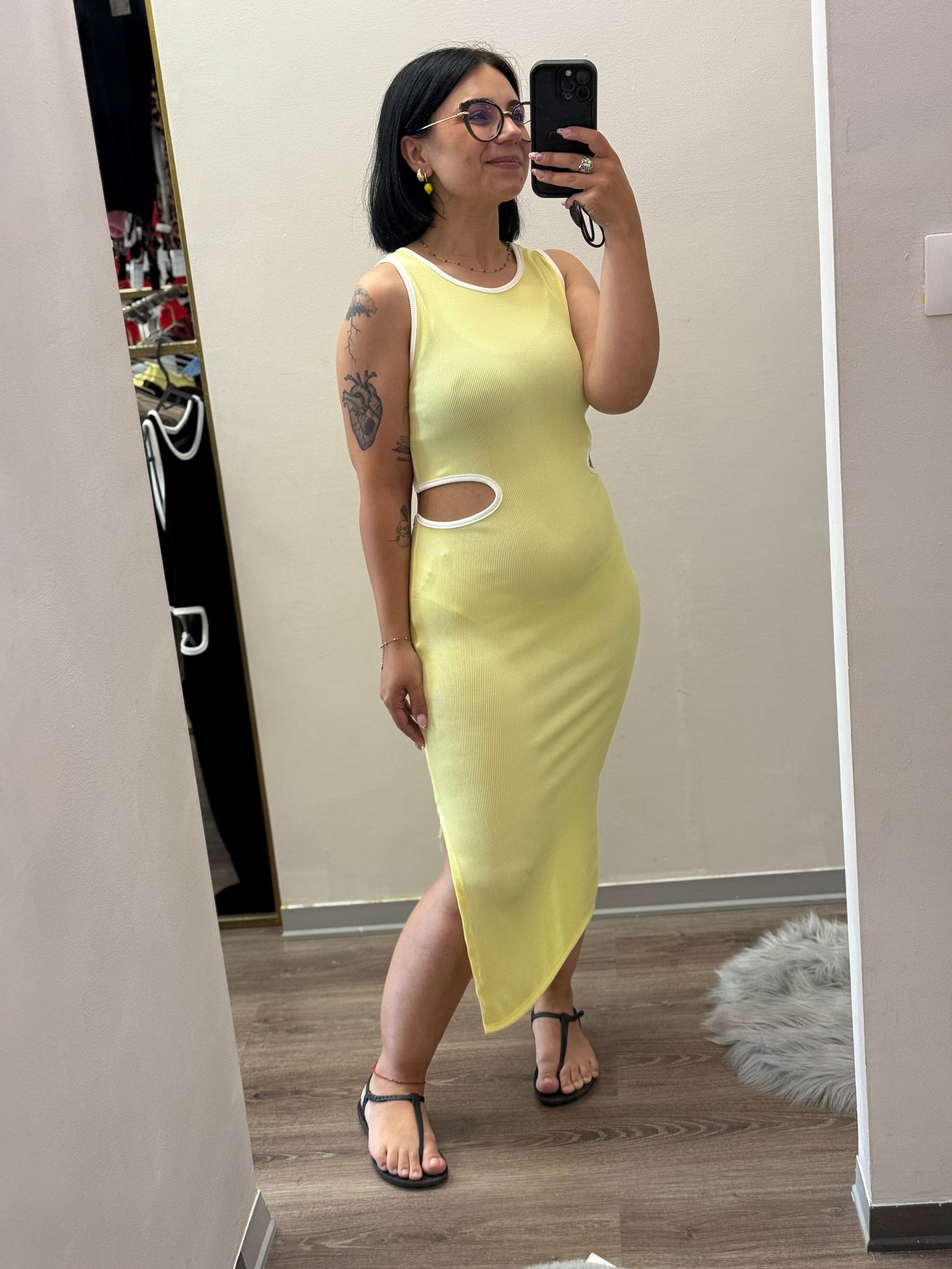 Abito a costine con scollo dietro