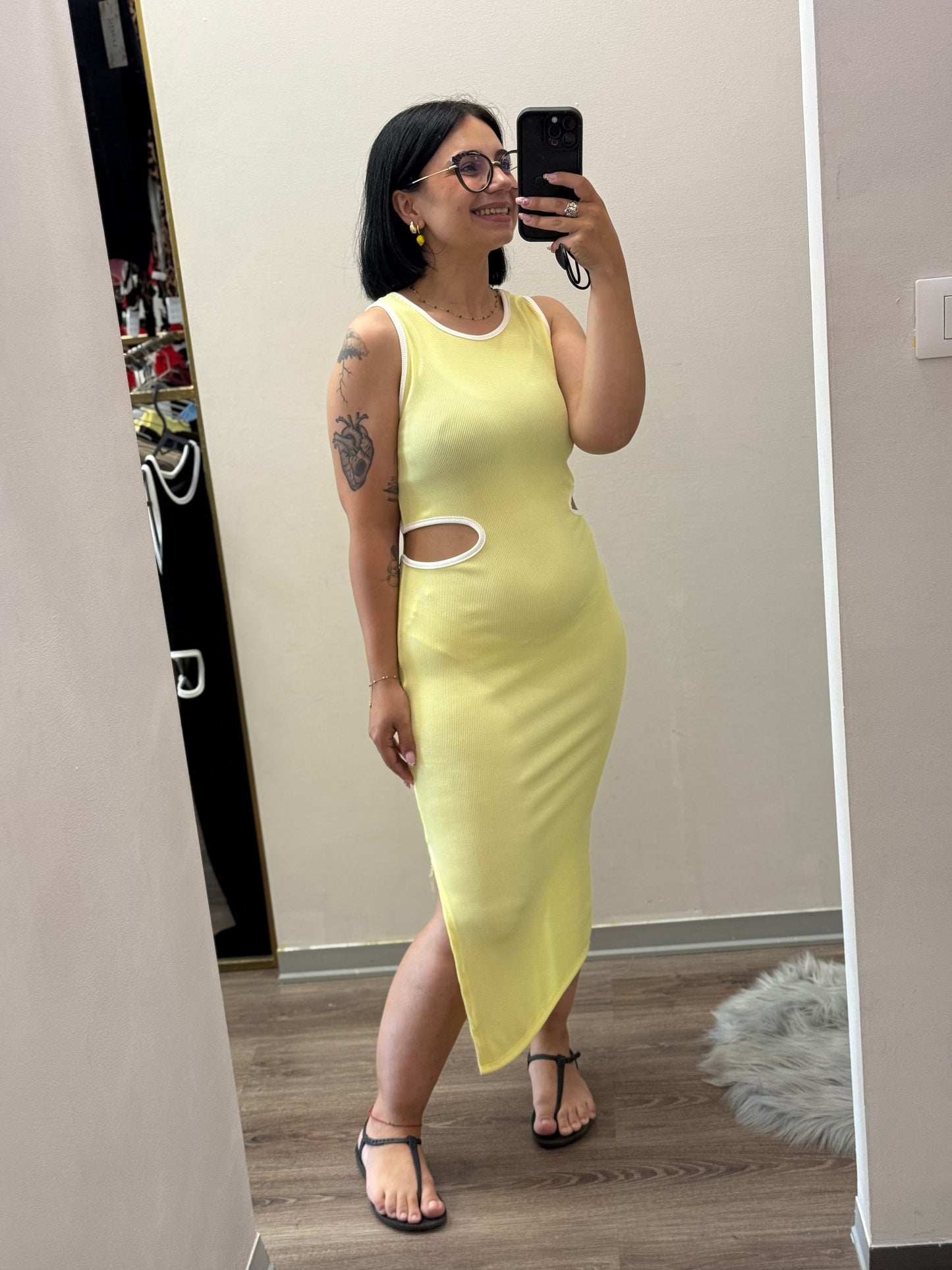 Abito a costine con scollo dietro