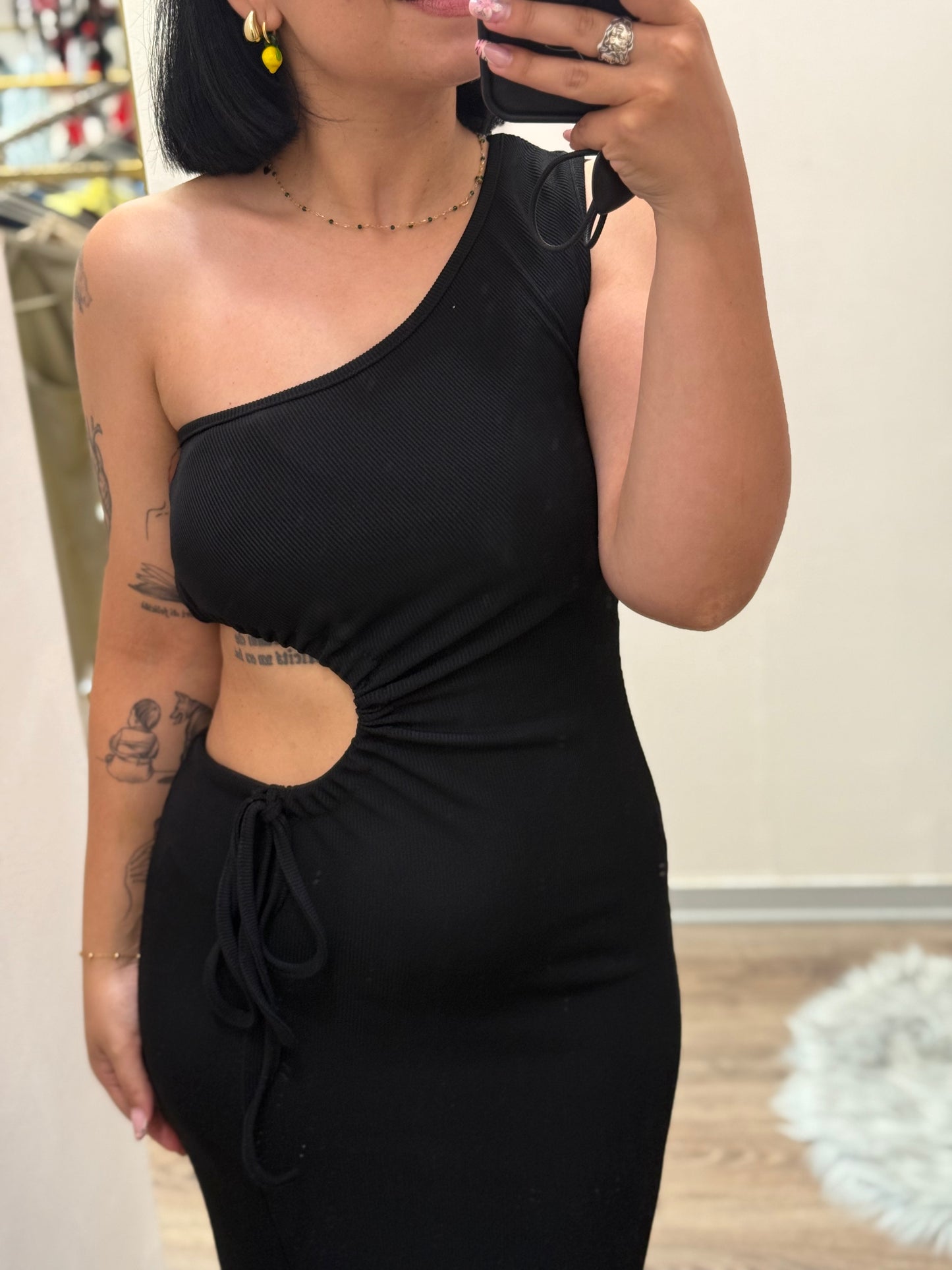 Abito monospalla a costine con scollo laterale