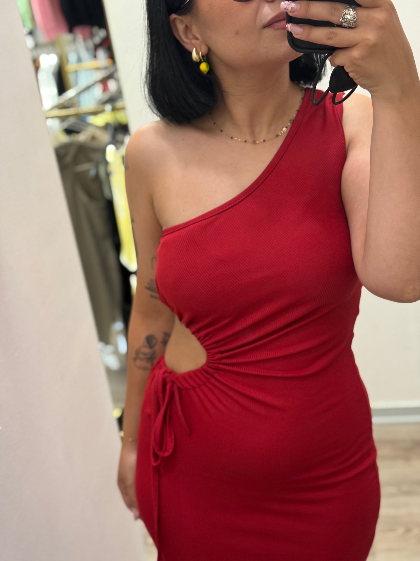 Abito monospalla a costine con scollo laterale