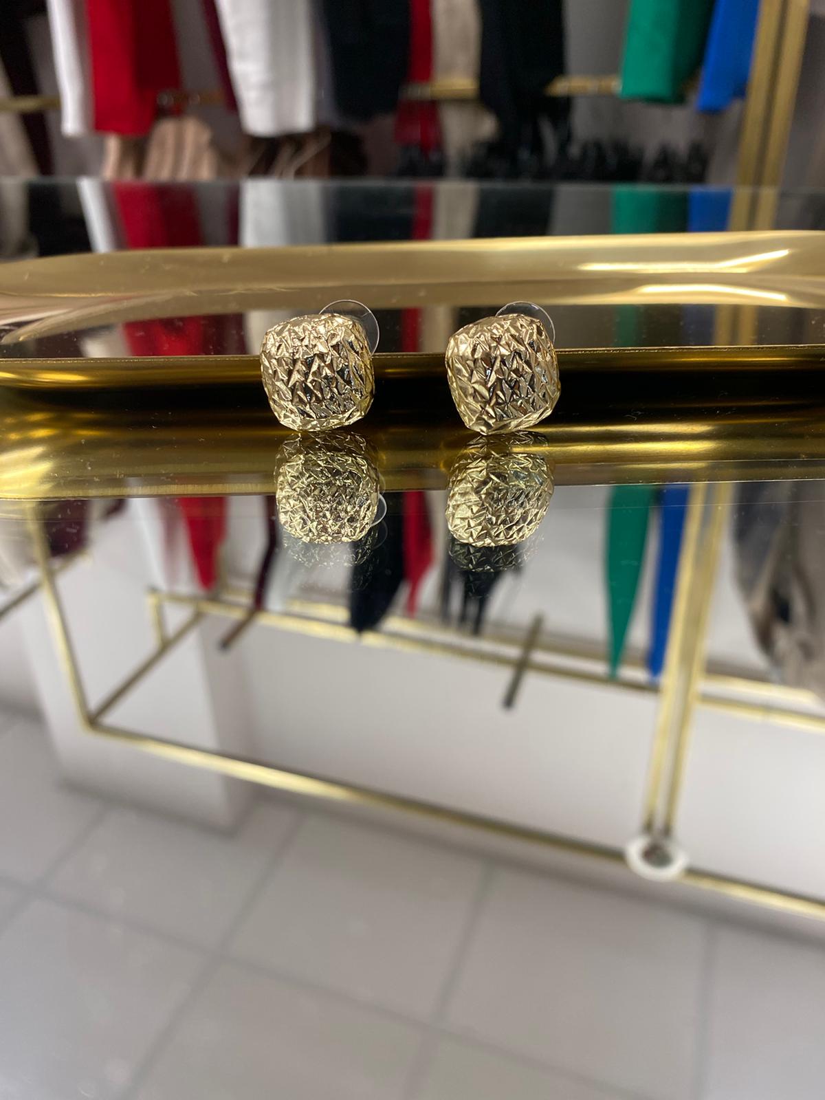 Orecchini bottone roccia